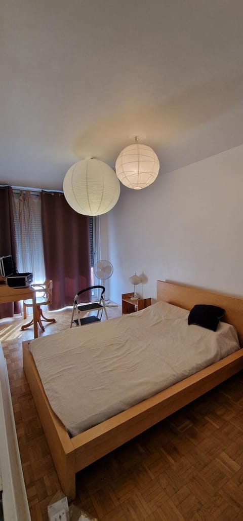 Bed, Photo of the whole room, Seating area