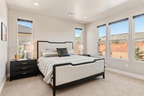 Zion Adventure Getaway - Hot Tub, Pool, Lazy River House in Washington