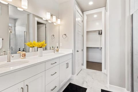 Zion Adventure Getaway - Hot Tub, Pool, Lazy River House in Washington