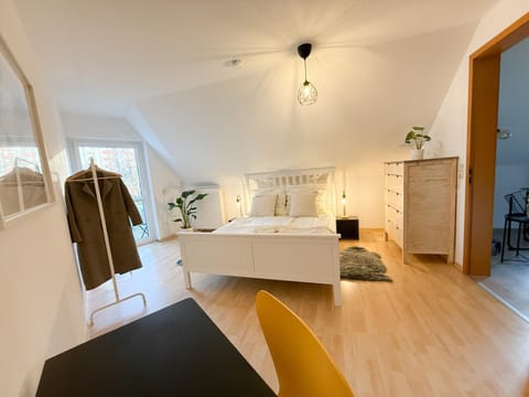 Bed, Balcony/Terrace, Photo of the whole room, Bedroom, internet, towels, wardrobe, washing machine