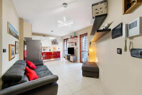 TV and multimedia, Kitchen or kitchenette, Living room, Seating area, Evening entertainment