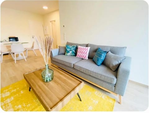 Contemporary 1 bedroom with parking Apartment in Luxembourg