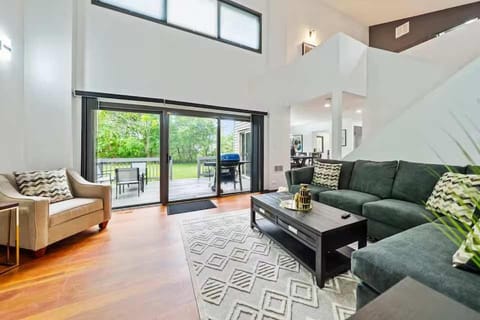 Manor creek Vacation Getaway Navy Family House House in Waukegan