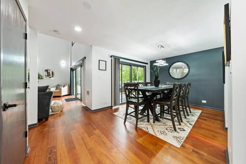 Manor creek Vacation Getaway Navy Family House House in Waukegan