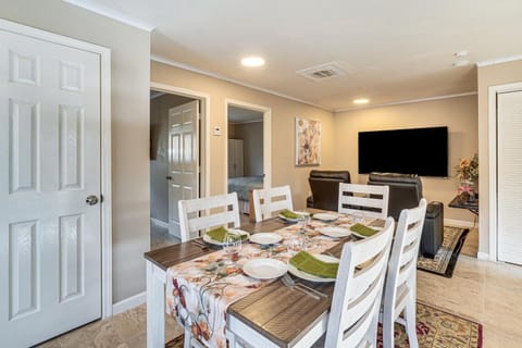 West Knoxville Area! Single-Level Home Near Dtwn House in Knoxville