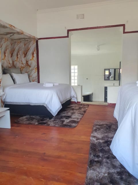 Ludinz Accomodation Self Catering Bed and Breakfast in Cape Town