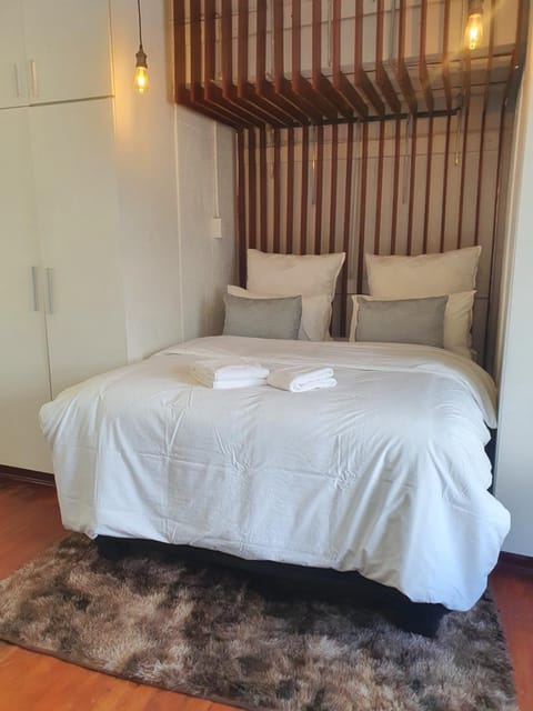 Ludinz Accomodation Self Catering Bed and Breakfast in Cape Town