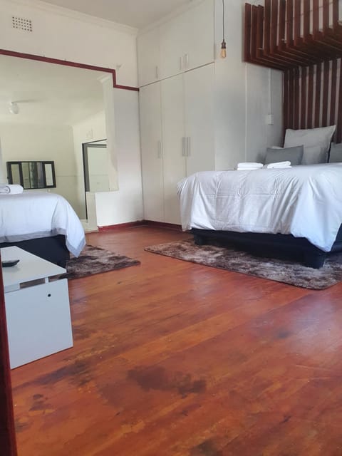Ludinz Accomodation Self Catering Bed and Breakfast in Cape Town