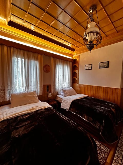 MetsoVillas Traditional Suite 4 - Στην Καρδιά του Μετσόβου Bed and Breakfast in North Macedonia