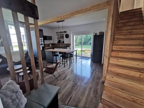 Kitchen or kitchenette, Living room