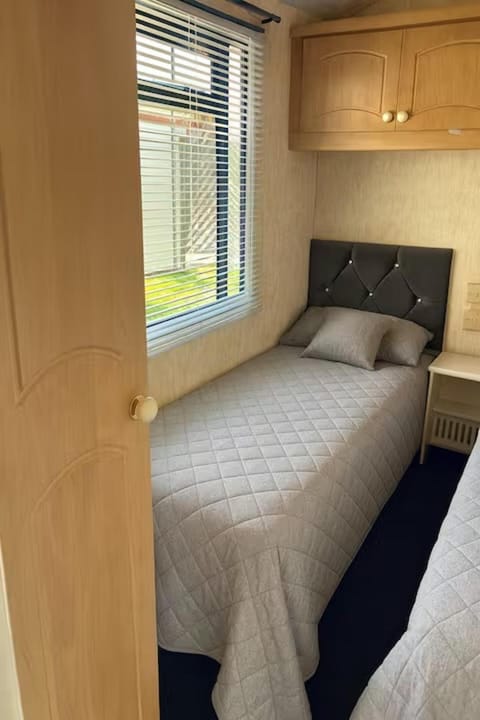 Bed, View (from property/room), Photo of the whole room, Bedroom, wardrobe