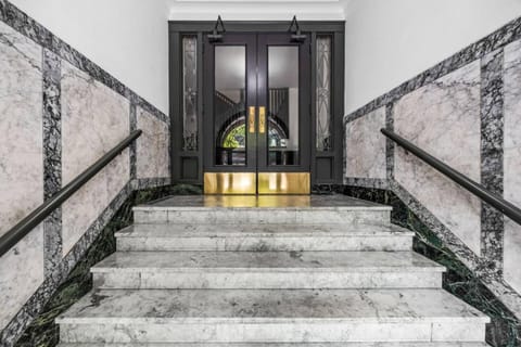 Studio205 - Your PNW Urban Hideaway Apartment in Belltown