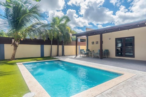 Swimming pool, sunbed