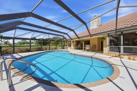 PGA Gated, Golf, Pool, Lakeview, Couples, Families, Sleeps 8 House in Palm Beach Gardens