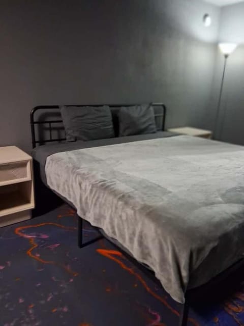 King Bed Hotel Room 259 Apartment in Jackson