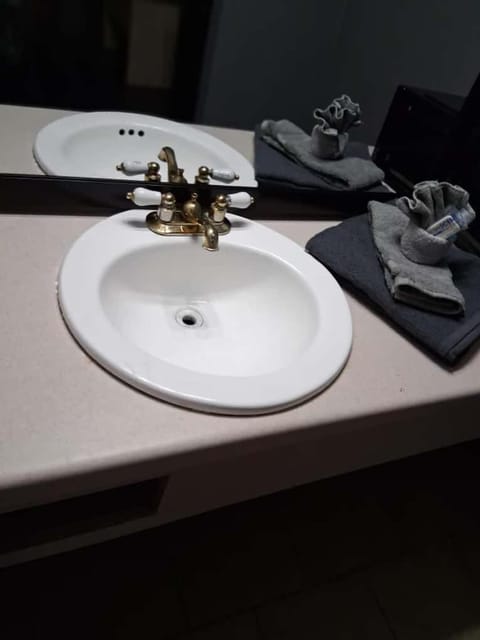 King Bed Hotel Room 259 Apartment in Jackson