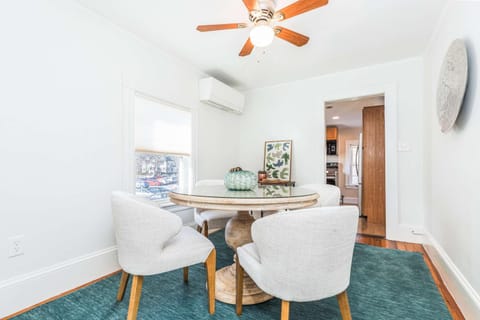 Richards Retreat Walk to Downtown Washer-Dryer Apartment in Portsmouth