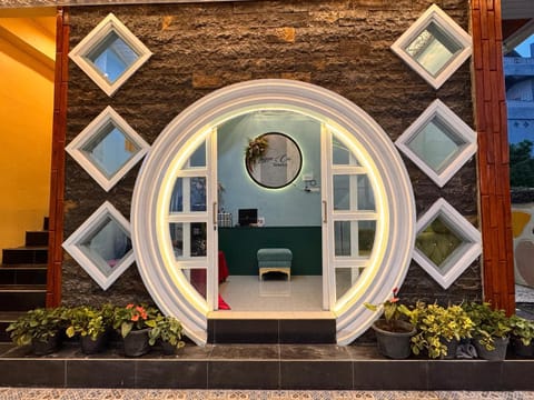 Facade/entrance
