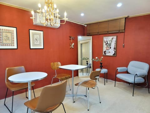 Communal lounge/ TV room