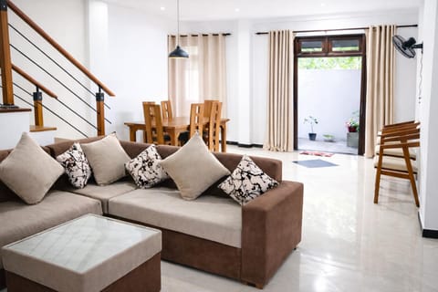 Seating area, Dining area