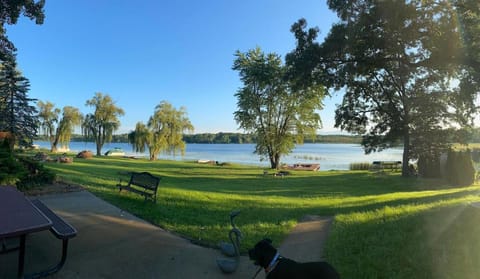 Lake Life - Peaceful and Quiet House in Orion Township