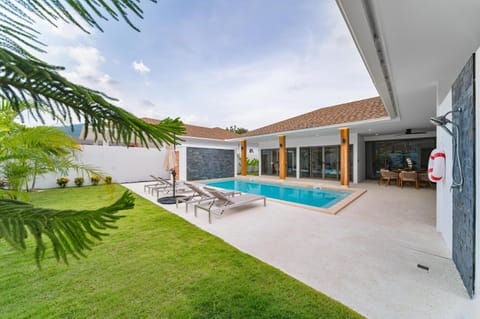 Property building, Patio, Garden, Garden, Garden view, Pool view, Swimming pool, sunbed