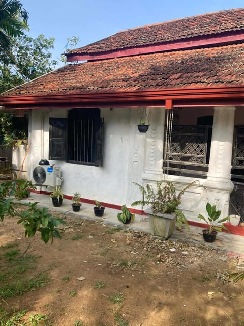 Property building, Facade/entrance, Day