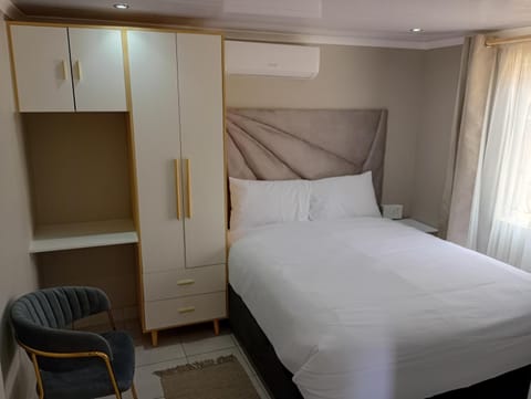 Bed, Photo of the whole room, Bedroom, wardrobe, air conditioner