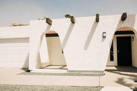 Casa de Oro-pool, near Joshua tree, Hiking House in Bermuda Dunes
