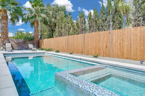 Casa de Oro-pool, near Joshua tree, Hiking House in Bermuda Dunes