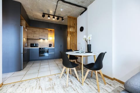 Kitchen or kitchenette, Dining area, oven, stove