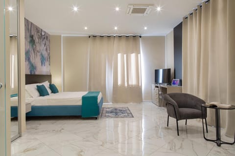 Bed, TV and multimedia, Living room, Photo of the whole room, Bedroom