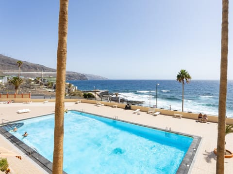 Property building, Sea view, Swimming pool, sunbed