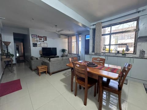 Seating area, Dining area
