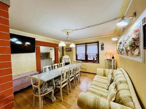 TV and multimedia, Living room, Dining area