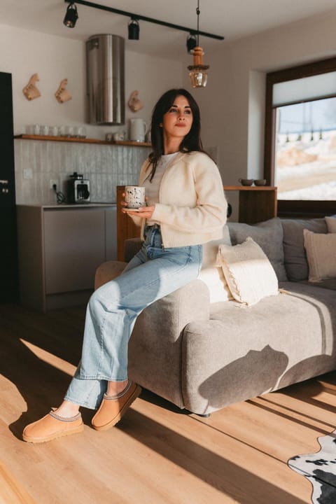 People, Kitchen or kitchenette, Living room, Guests