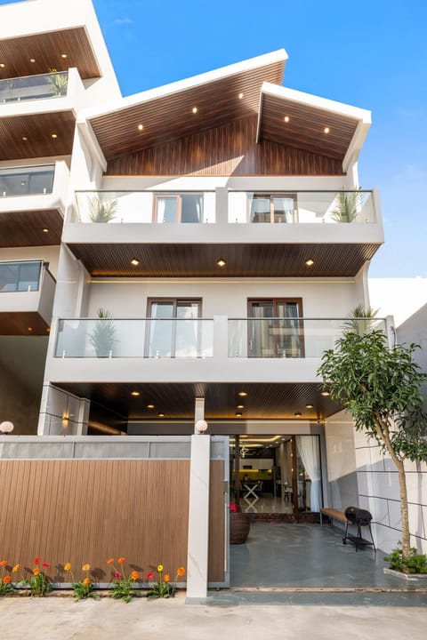 Property building, View (from property/room), Balcony/Terrace