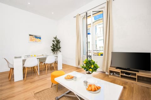 GUYAU - Agréable 3 pièces-Carré d'Or Menton-Plage 1 minute Apartment in Menton