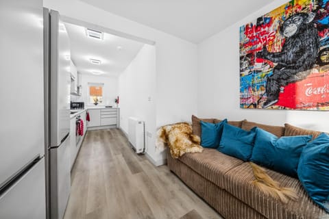 Cheap & Modern Private Double Room - Shared House by AltoLuxo Short Lets & Serviced Accommodation Apartment in Bristol