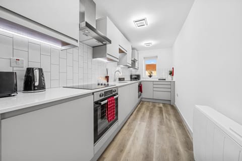 Cheap & Modern Private Double Room - Shared House by AltoLuxo Short Lets & Serviced Accommodation Apartment in Bristol