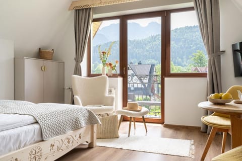 Balcony/Terrace, Seating area, Bedroom, Garden view, Mountain view