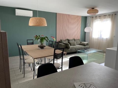 Living room, Dining area