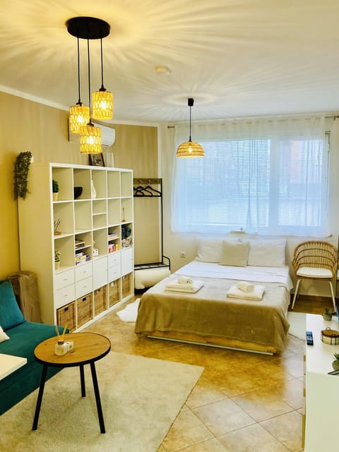 Bed, Photo of the whole room, towels