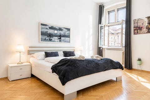 Property building, Bed, Bedroom, towels