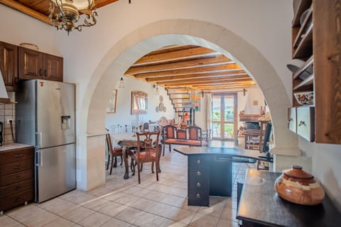 View (from property/room), Balcony/Terrace, Decorative detail, Mountain view, Dinner, internet