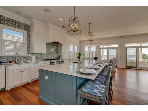 Sunrise Manor, Putting Green, Pool/hot tub, Elevator, Ocean Views House in Isle of Palms