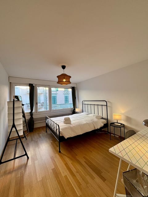 Photo of the whole room, Bedroom