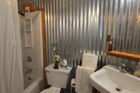 Cozy Condo Sleeps 6 Pools Hot Tub Lovely Views House in Gatlinburg