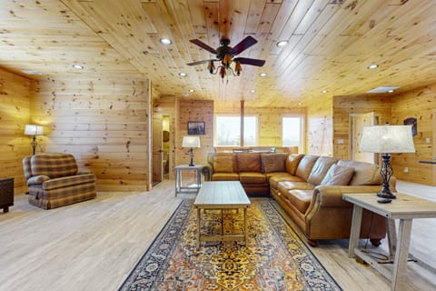 Cozy Home W Lake Views Sleeps 4 Games Free Ticket House in Sevierville