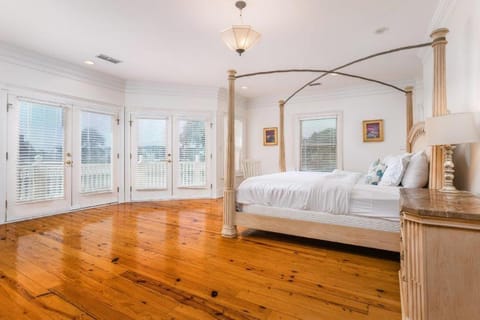 Villa Del Mare PRIVATE POOL/HOT TUB, OCEAN VIEWS, ELEV! House in Isle of Palms